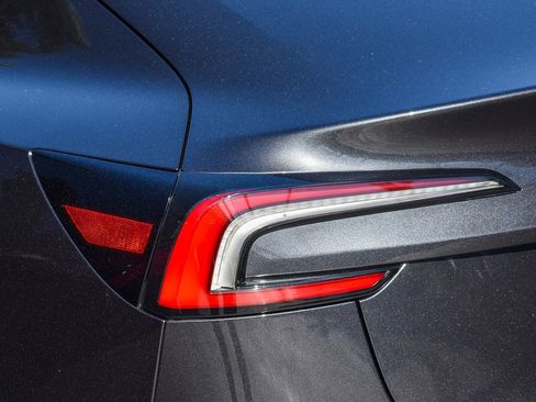 Used 2025 Tesla Model 3 Long Range image 7