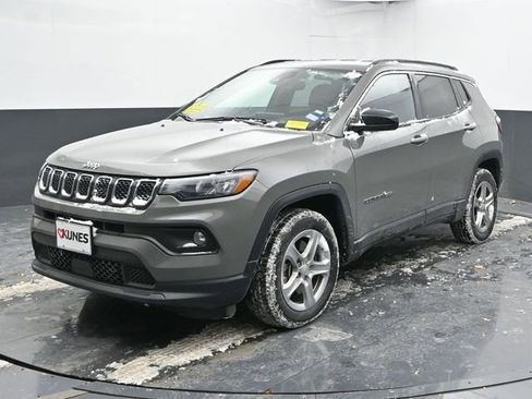 Used 2024 Jeep Compass Latitude image 6