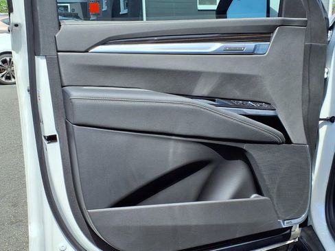 Used 2025 Cadillac Escalade ESV Premium Luxury RWD image 31