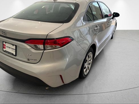 Used 2024 Toyota Corolla LE image 3