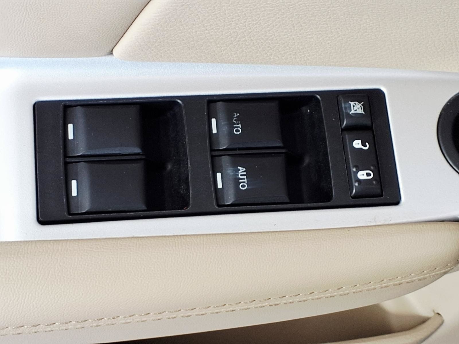 Used 2011 Chrysler 200 Limited FWD image 14
