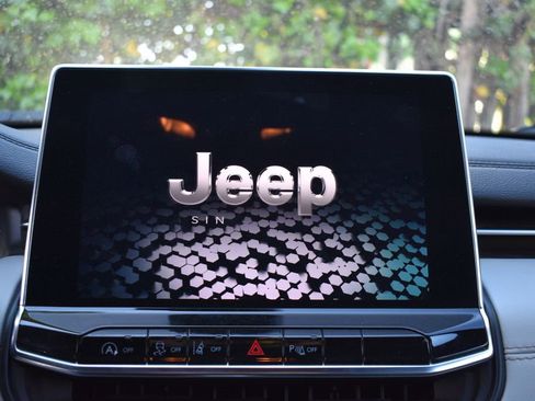 Used 2025 Jeep Compass Limited AWD/4WD image 19