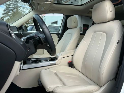 Used 2020 Mercedes-Benz GLB 250 4MATIC image 25