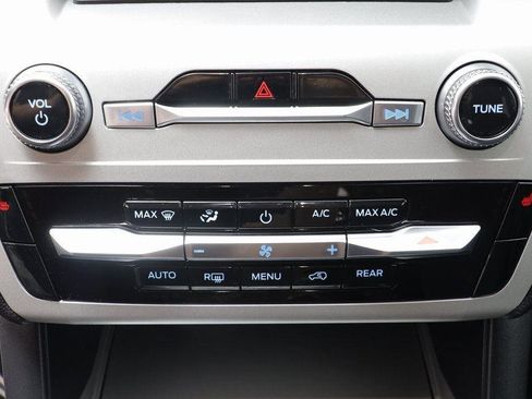 Used 2024 Ford Explorer XLT image 12