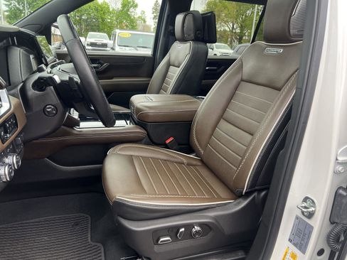 Used 2025 GMC Yukon XL Denali Ultimate AWD/4WD image 13