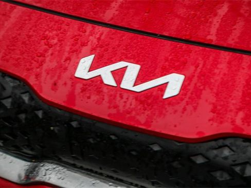 Certified 2022 Kia Niro LX image 6