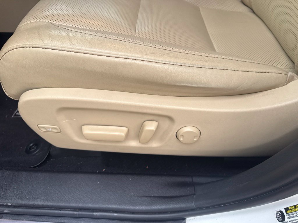 Used 2019 Toyota Highlander Limited FWD image 12