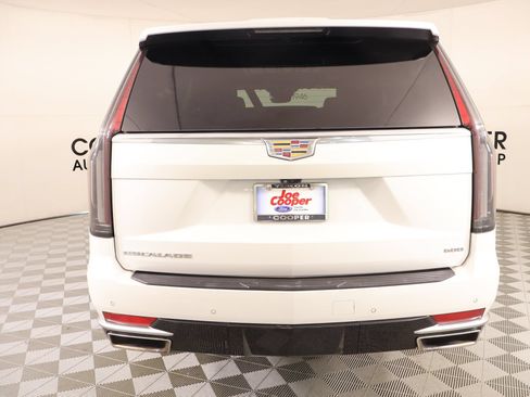 Used 2022 Cadillac Escalade Premium Luxury AWD/4WD image 25