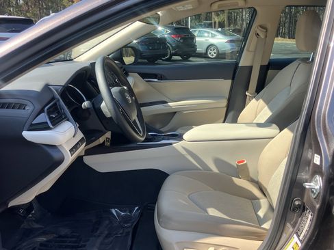 Used 2022 Toyota Camry LE image 16