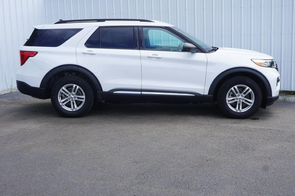 Used 2022 Ford Explorer XLT AWD/4WD image 2