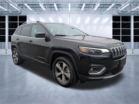 Used 2019 Jeep Cherokee Limited image 2