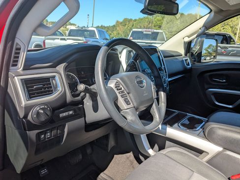 Used 2021 Nissan Titan SV w/ SV Convenience Package image 13
