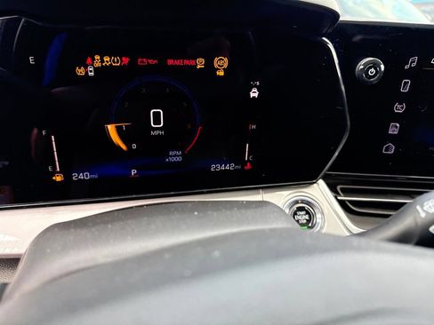 Used 2024 Chevrolet Trax LT w/ Driver Confidence Package FWD image 9