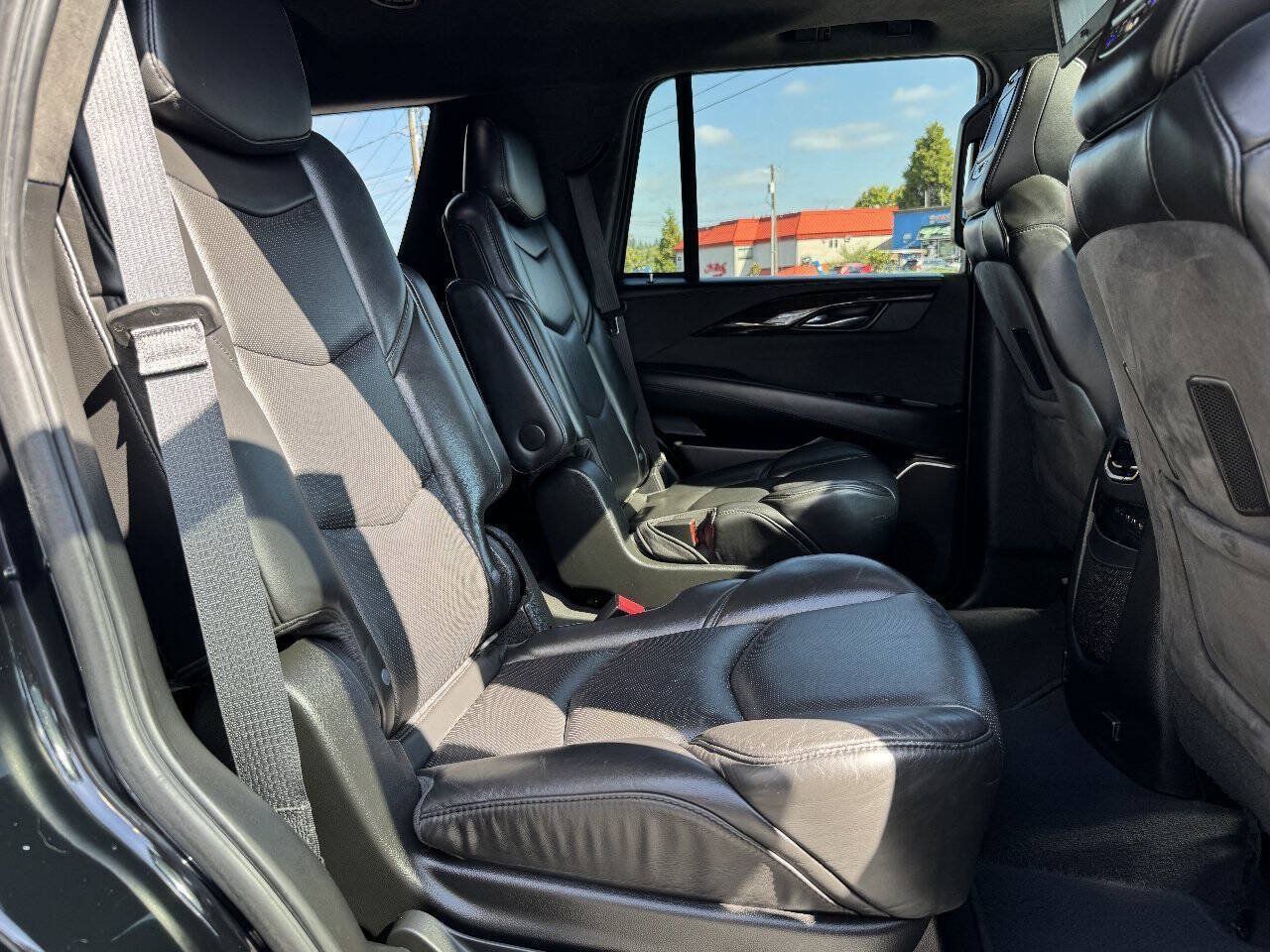 Used 2019 Cadillac Escalade Platinum RWD image 22