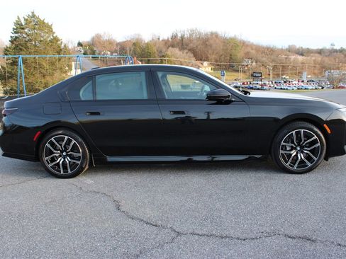 Used 2024 BMW i7 xDrive60 image 10