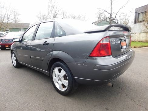 Used 2006 Ford Focus SES FWD image 3
