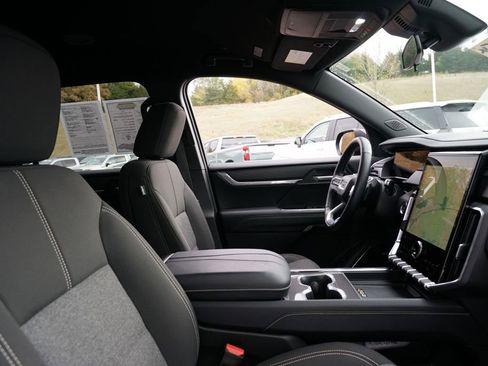 Used 2025 GMC Acadia Elevation image 31