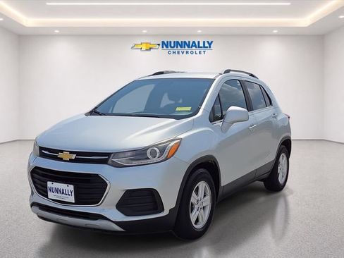 Used 2017 Chevrolet Trax LT FWD image 1