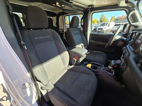 Used 2023 Jeep Gladiator Overland AWD/4WD image 15