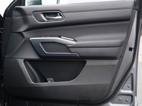 New 2025 Nissan Pathfinder SL image 10