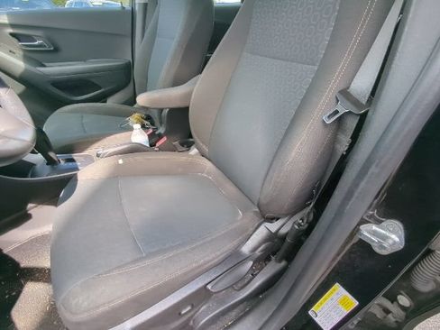 Used 2020 Chevrolet Trax LS FWD image 25