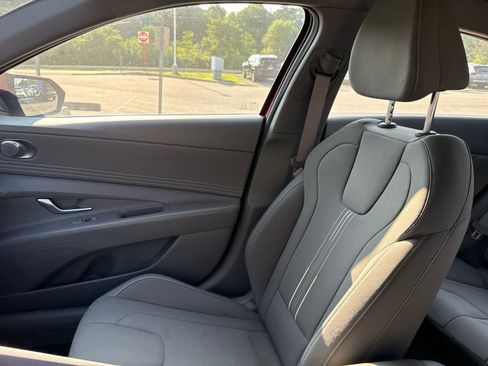 Used 2023 Hyundai Elantra SEL w/ Convenience Package FWD image 19