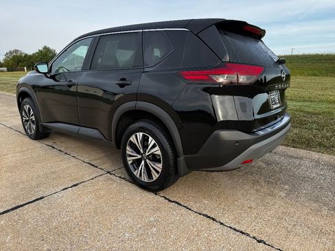 Used 2023 Nissan Rogue SV image 9