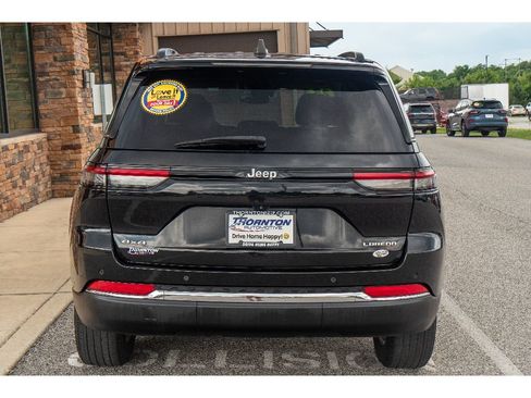 Used 2023 Jeep Grand Cherokee Laredo AWD/4WD image 4