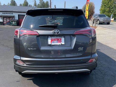 Used 2018 Toyota RAV4 XLE image 4