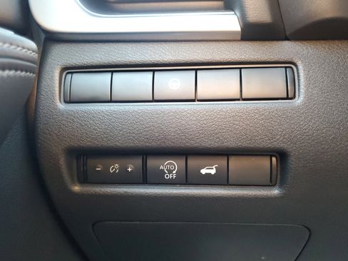 Used 2024 Nissan Rogue SV image 28