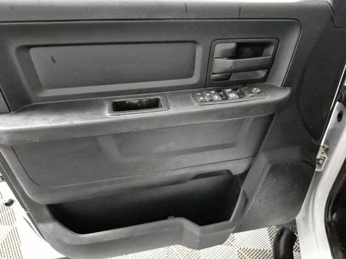 Used 2016 RAM 1500 4x4 Crew Cab w/ Chrome Appearance Group image 13