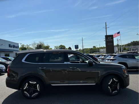 Used 2024 Kia Telluride S w/ S Sunroof Package AWD/4WD image 3