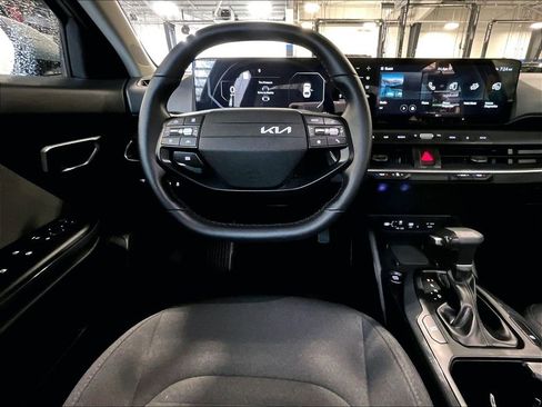 Used 2025 Kia K4 EX FWD image 17