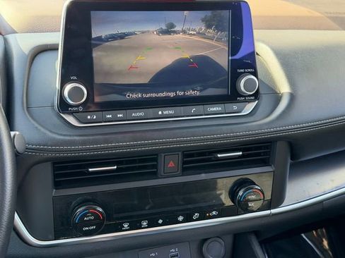 Certified 2023 Nissan Rogue SV FWD image 18