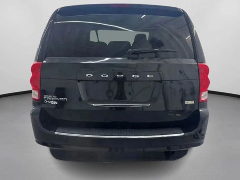 Used 2018 Dodge Grand Caravan SE FWD image 8