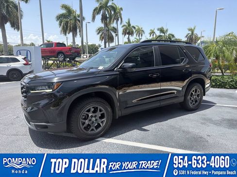 Used 2025 Honda Pilot TrailSport image 4