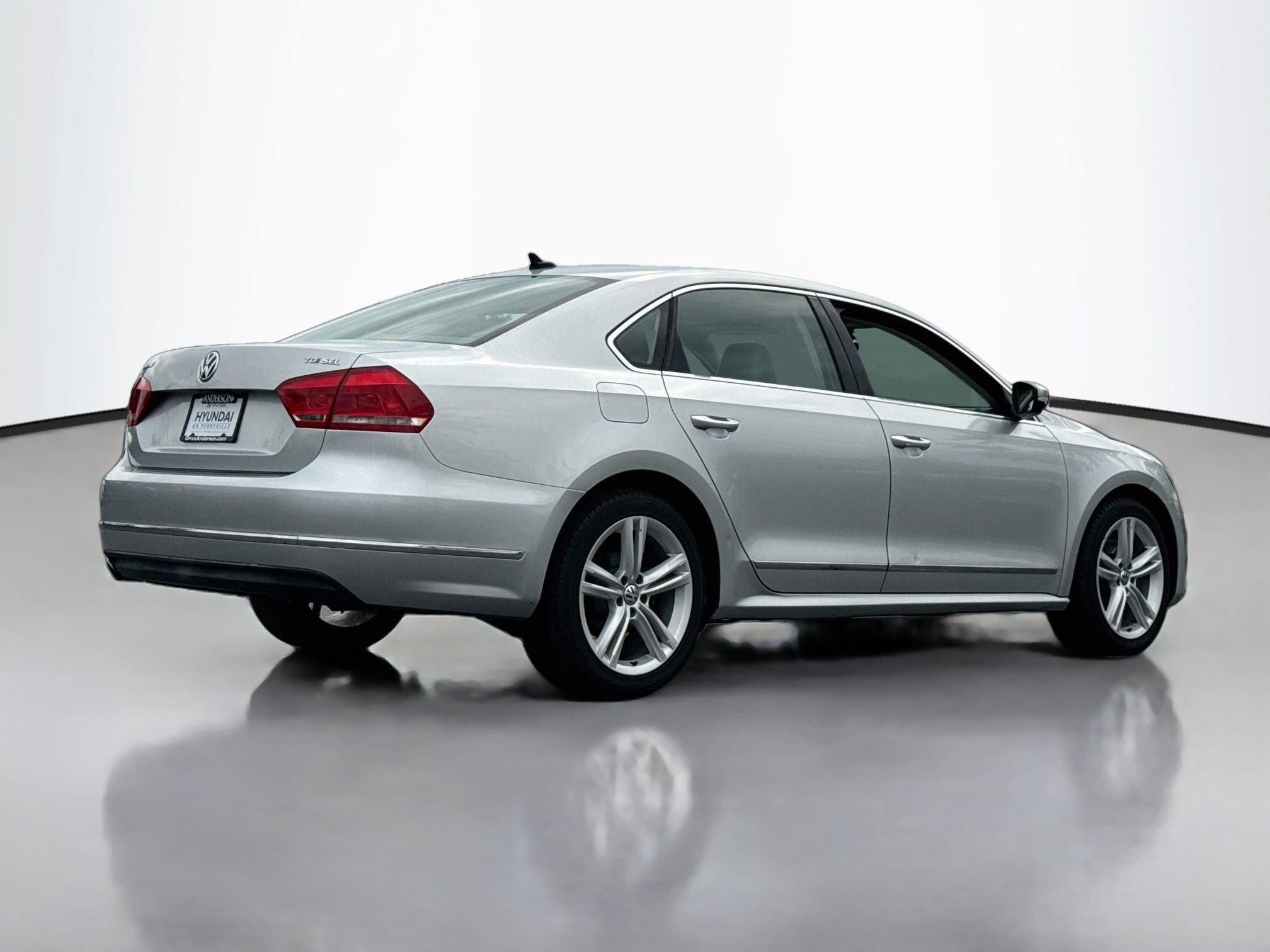 Used 2015 Volkswagen Passat TDI SEL Premium FWD image 7