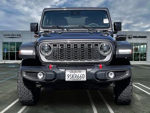 Used 2025 Jeep Wrangler Unlimited Rubicon AWD/4WD image 2