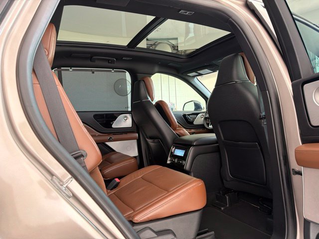 Used 2020 Lincoln Aviator Reserve w/ Equipment Group 202A AWD/4WD image 50