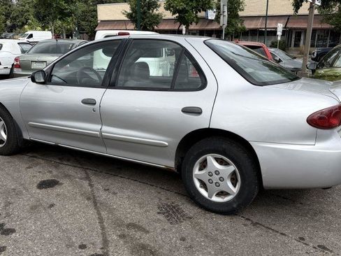 Used 2005 Chevrolet Cavalier Sedan w/ Preferred Equipment Group FWD image 6