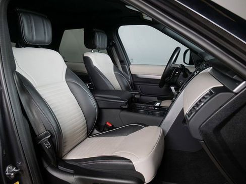 Used 2024 Land Rover Discovery Dynamic SE AWD/4WD image 3