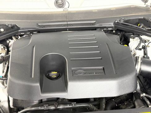 Used 2024 Land Rover Defender 130 X-Dynamic SE AWD/4WD image 36