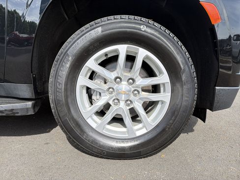 Used 2024 Chevrolet Suburban LT AWD/4WD image 13