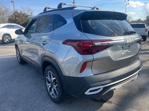Used 2022 Kia Seltos EX image 5