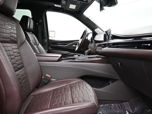 Used 2023 Cadillac Escalade ESV Sport Platinum w/ LPO, ONYX Package image 17