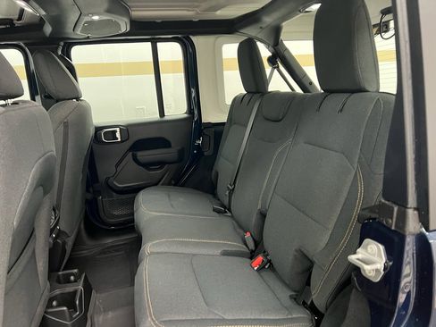 Used 2025 Jeep Wrangler Sport image 9