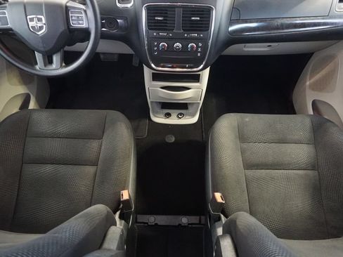 Used 2020 Dodge Grand Caravan SE FWD image 22