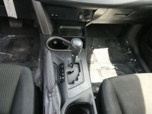 Used 2018 Toyota RAV4 LE AWD/4WD image 21