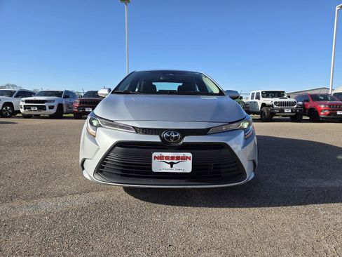 Used 2023 Toyota Corolla LE image 2