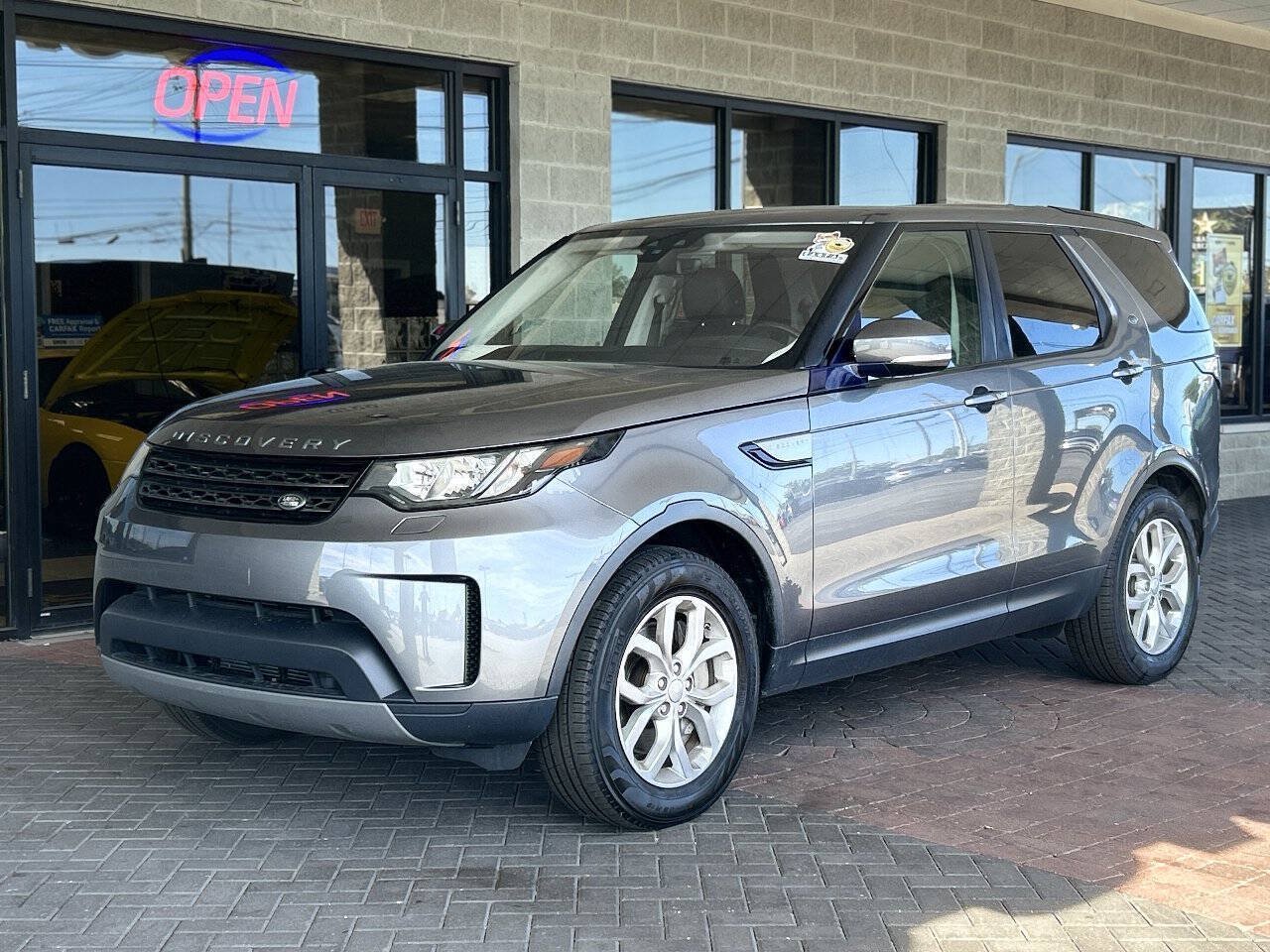 Used 2018 Land Rover Discovery SE AWD/4WD image 89
